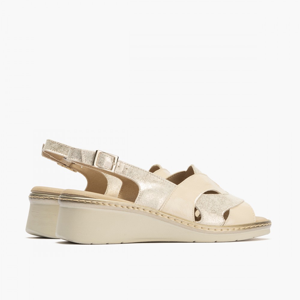 SANDALIA PIEZAS CREMA