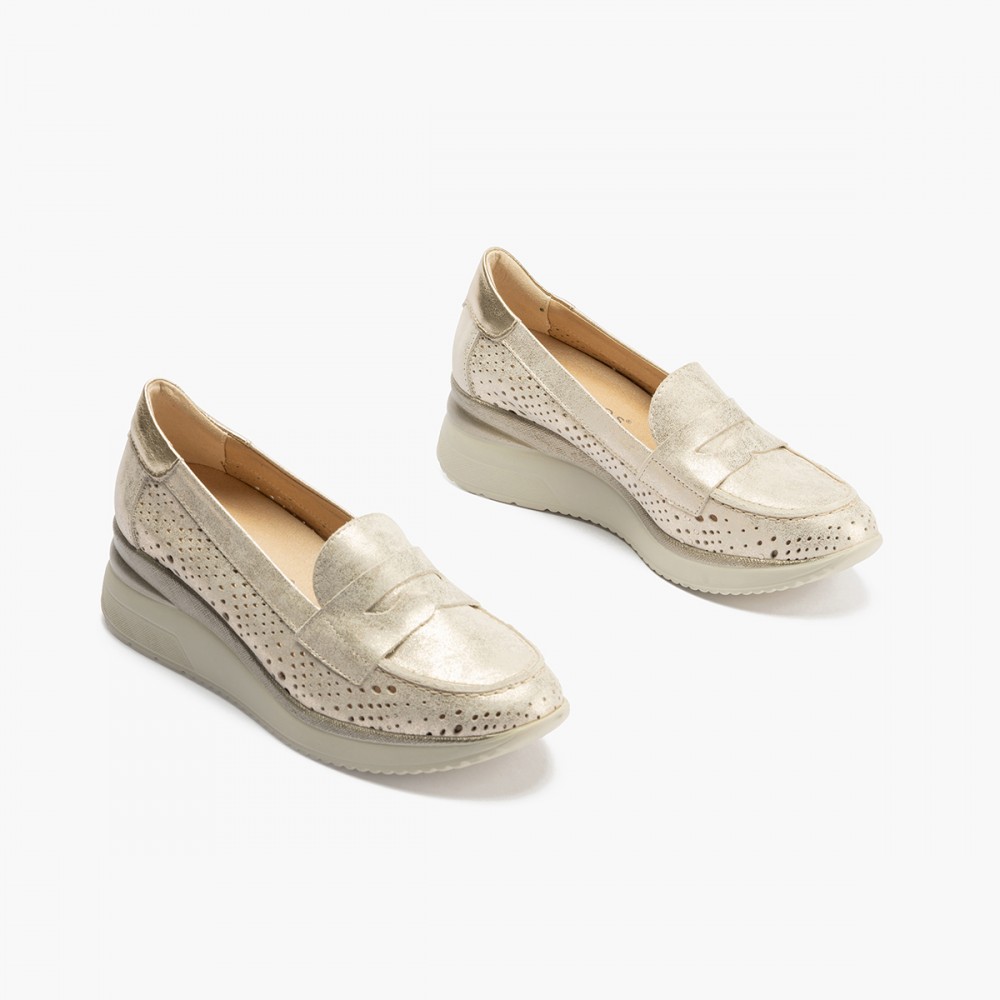 MOCASIN CON PICADO ORO