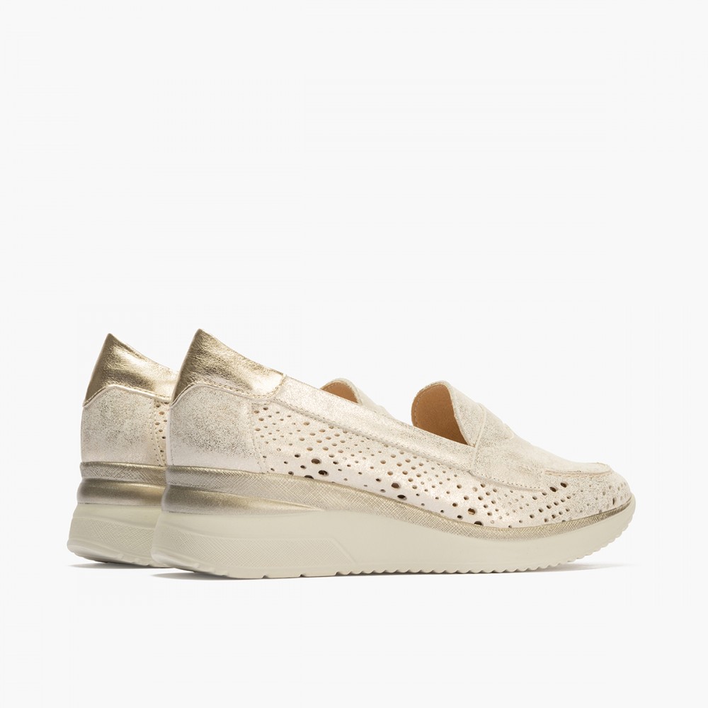 MOCASIN CON PICADO ORO