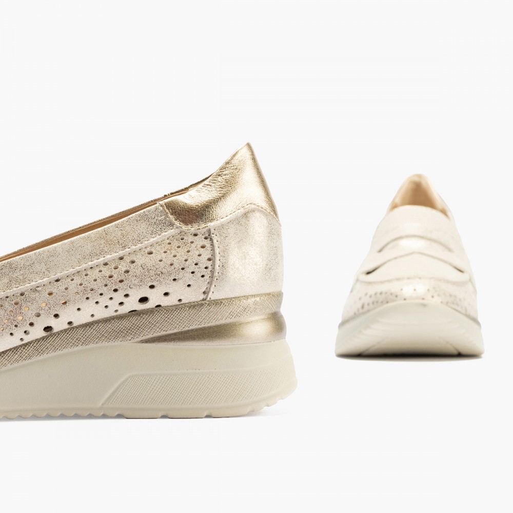 MOCASIN CON PICADO ORO