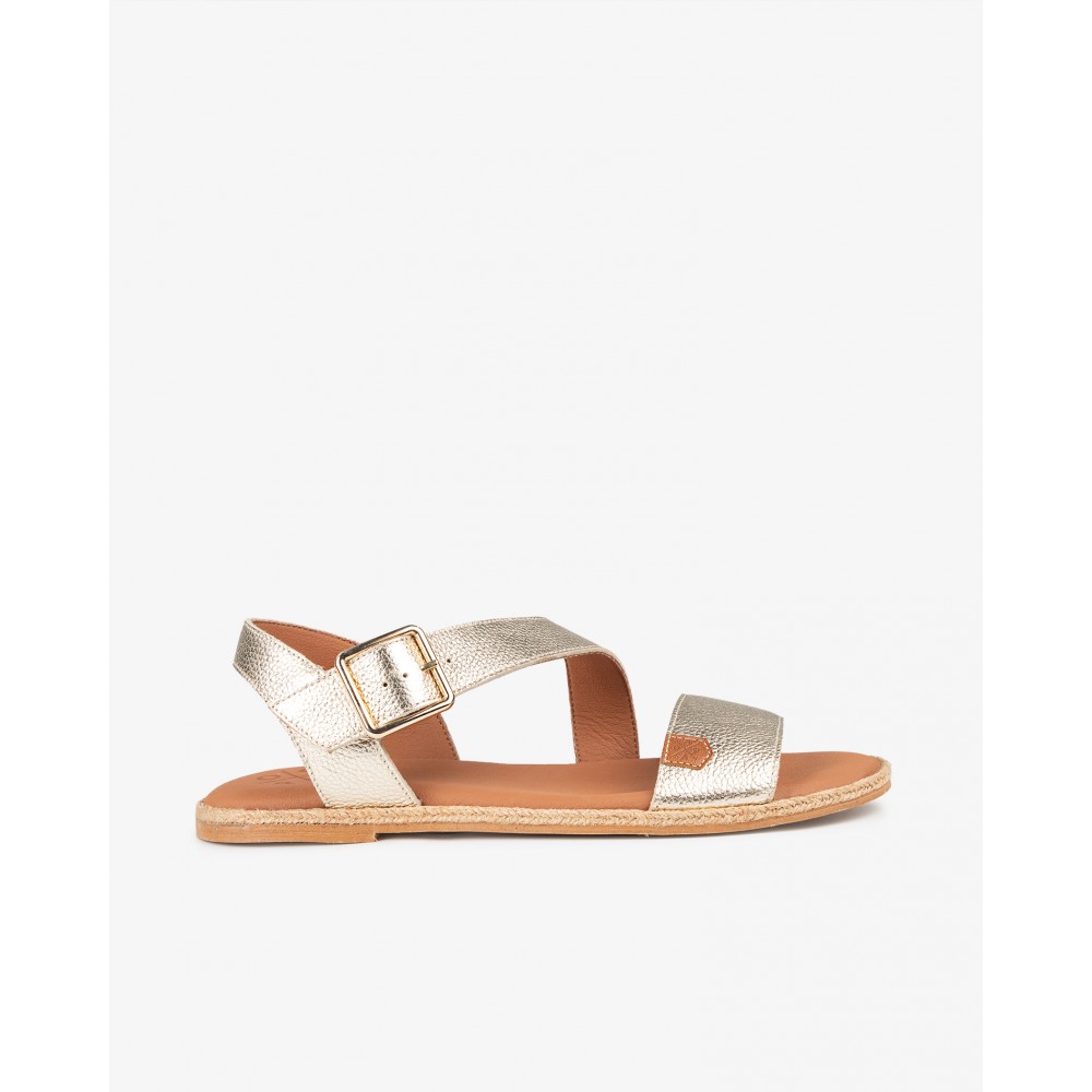 SANDALIA LAMINADO ORO