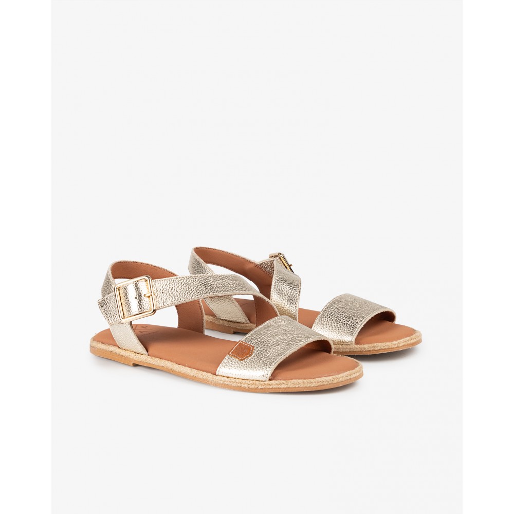 SANDALIA LAMINADO ORO