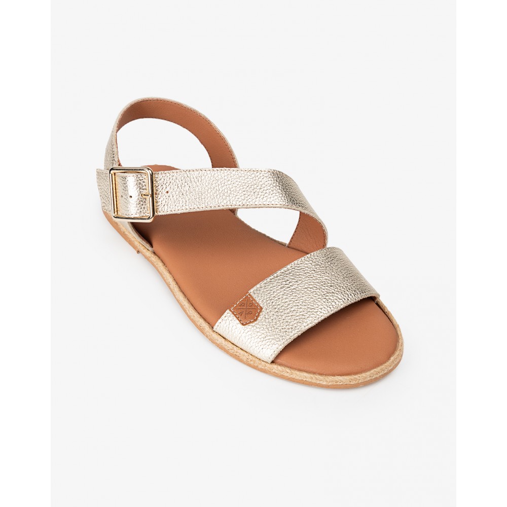 SANDALIA LAMINADO ORO