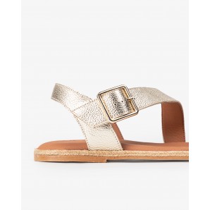 SANDALIA LAMINADO ORO