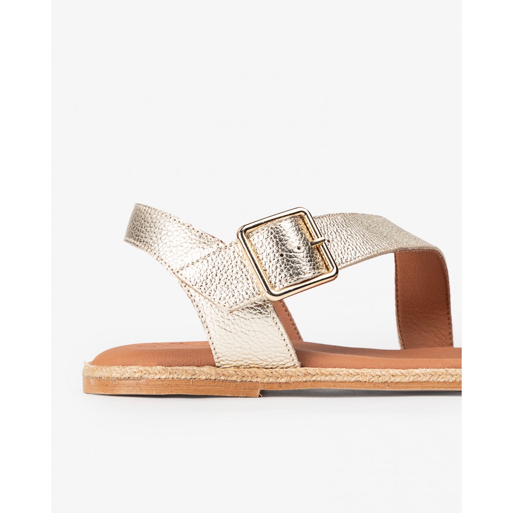 SANDALIA LAMINADO ORO