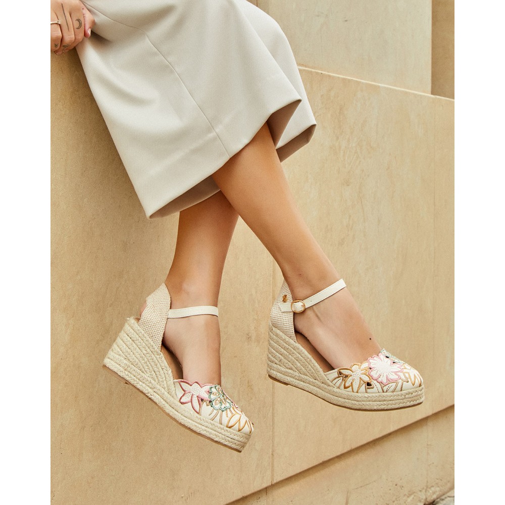 VALENCIANA CUÑA CORREITA BORDADOS BEIG