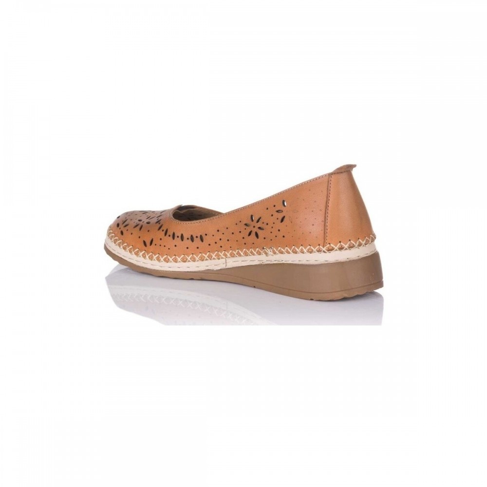 ZAPATO PICADO FLOR CUERO
