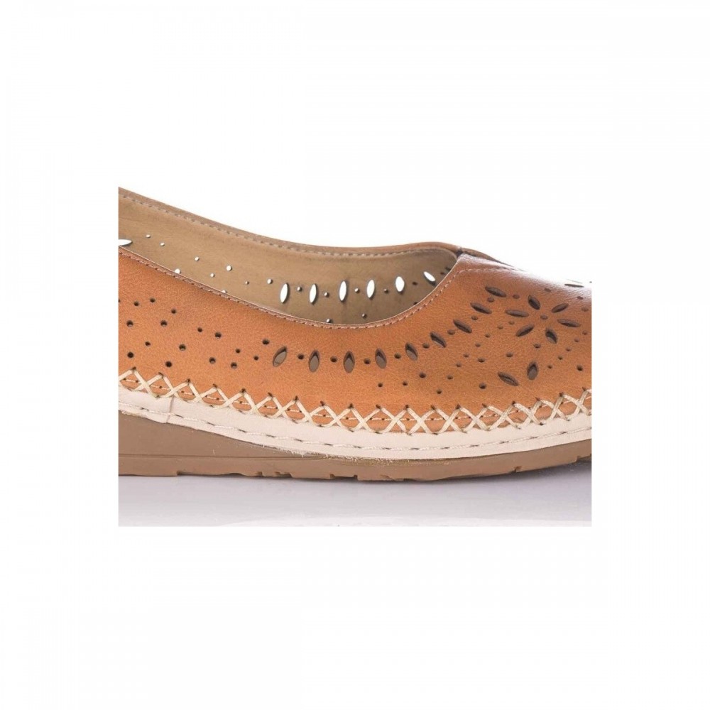 ZAPATO PICADO FLOR CUERO