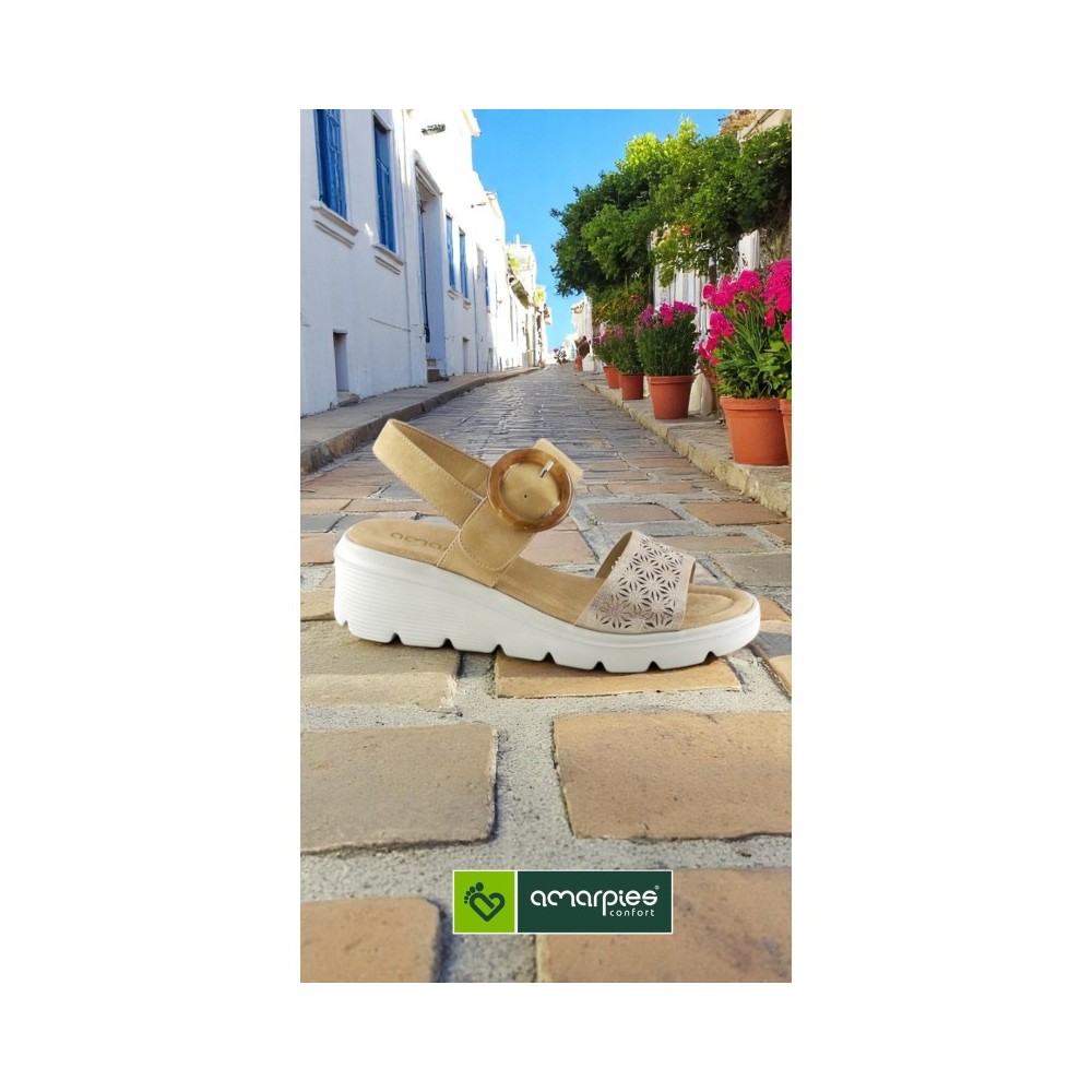 SANDALIA CUÑA CONFORT HEBILLA CAMEL