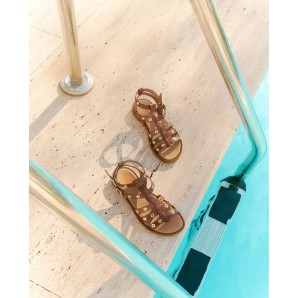 SANDALIA ROMANA HEBILLAS MOKA