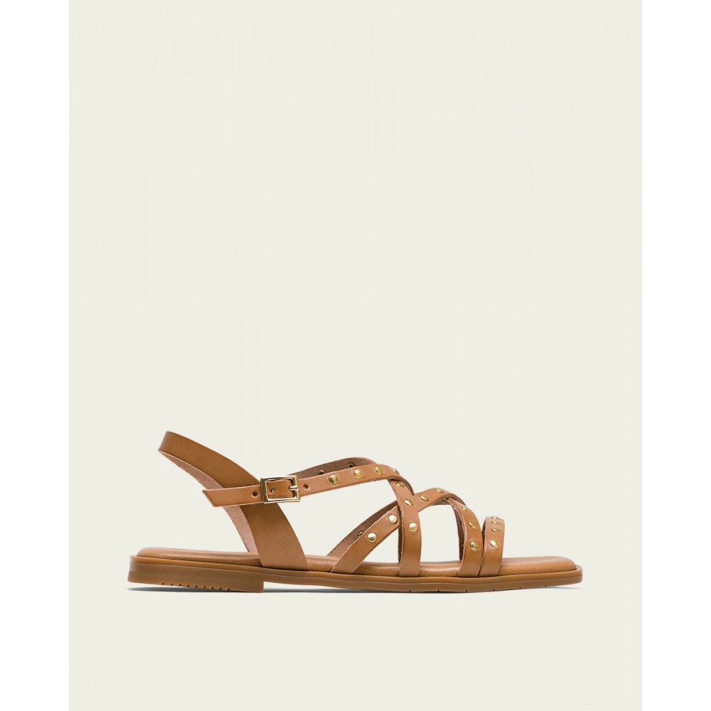 SANDALIA PLANA PIEL TACHUELAS TAUPE