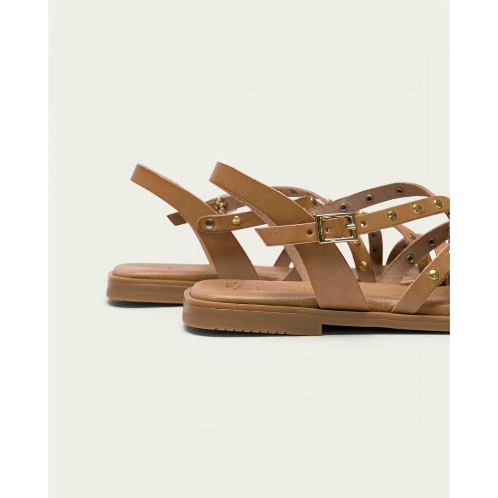 SANDALIA PLANA PIEL TACHUELAS TAUPE