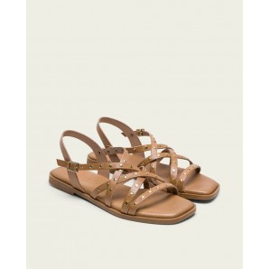 SANDALIA PLANA PIEL TACHUELAS TAUPE