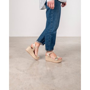 SANDALIA CUÑA YUTE LAMINADO ORO