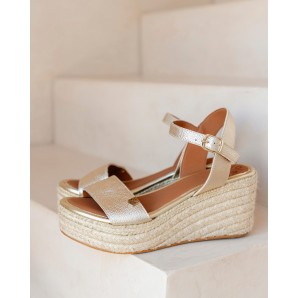 SANDALIA CUÑA YUTE LAMINADO ORO