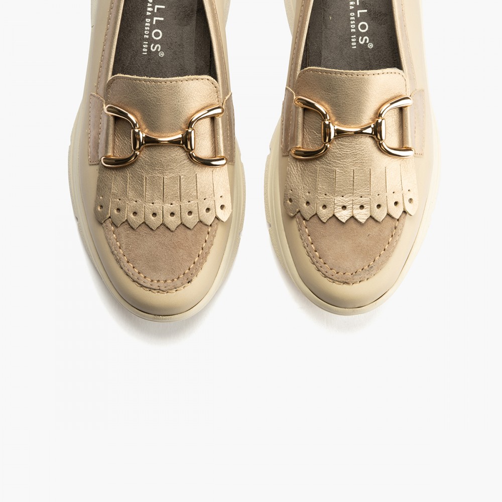 MOCASIN ESTRIBO CON FLECOS PIEDRA