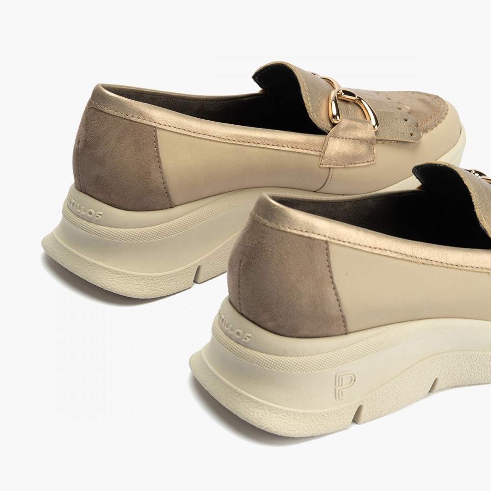 MOCASIN ESTRIBO CON FLECOS PIEDRA