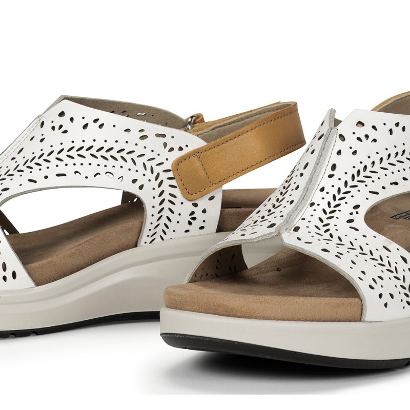 SANDALIA PICADA BLANCO CAMEL