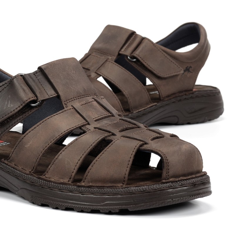 SANDALIA CERRADA MARRON