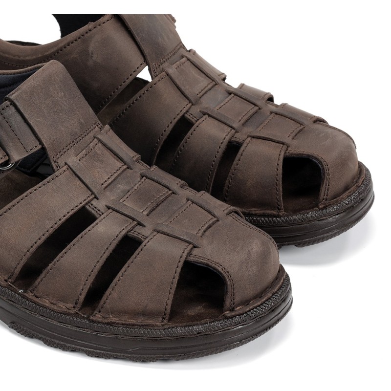 SANDALIA CERRADA MARRON