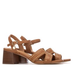 SANDALIA HEBILLA PALA CRUZADA CAMEL