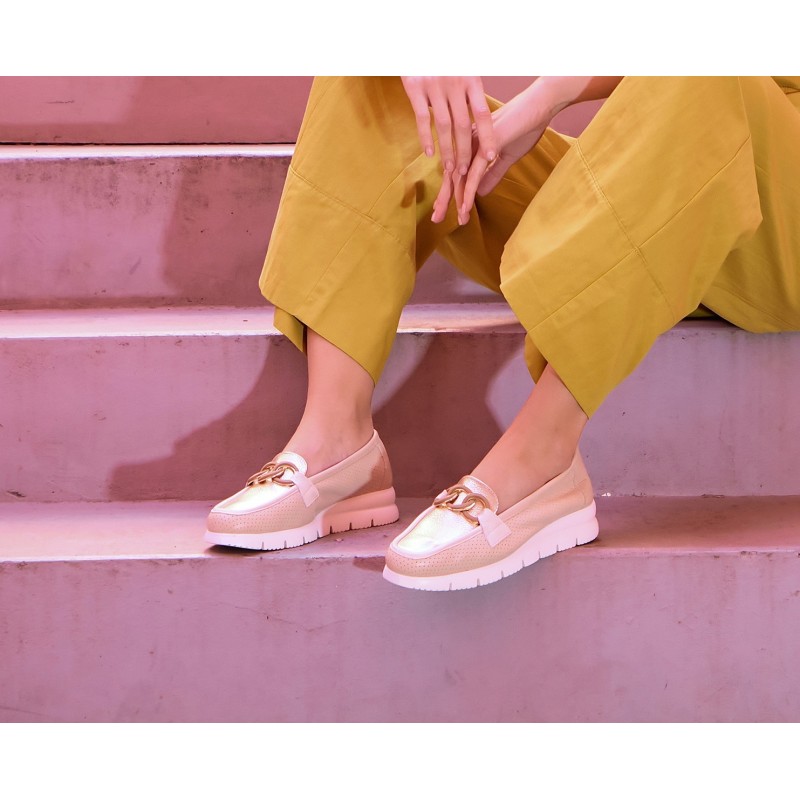 MOCASIN ADORNO CADENA BEIGE