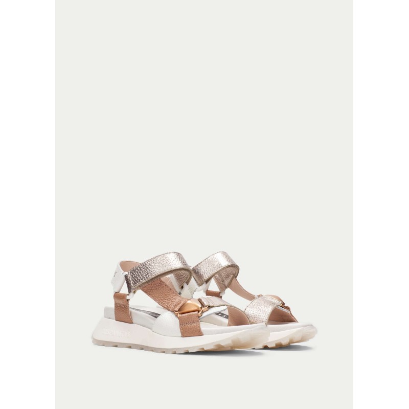 SANDALIA TIRA LATERAL ALMOND-METAL-PANNA