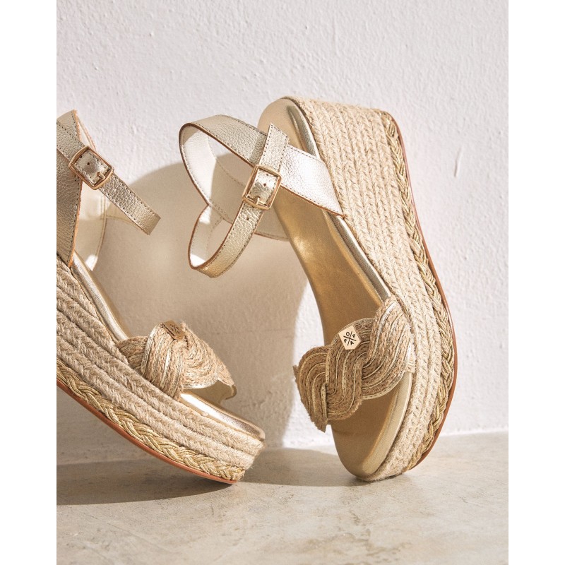 SANDALIA PLATAFORMA YUTE ORO