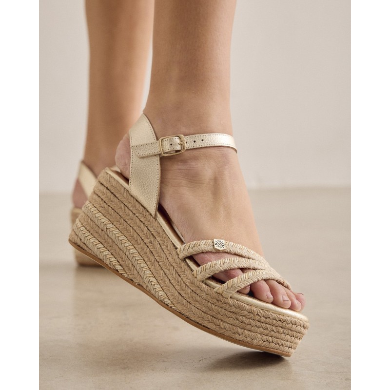 SANDALIA PLATAFORMA YUTE ORO